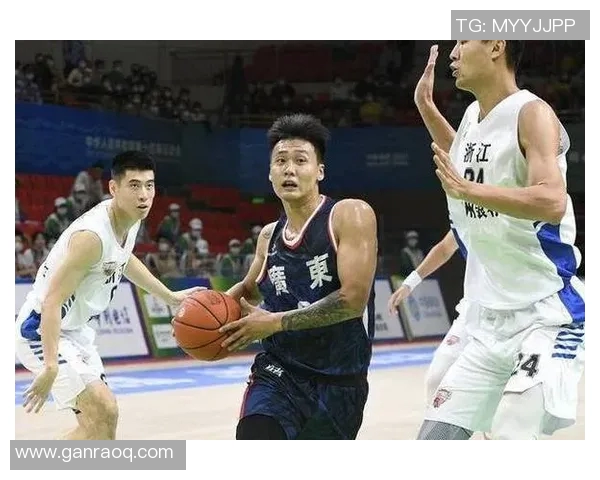 广东男篮全新阵容即将亮相赵睿重返战袍引发球迷热议 广东男篮全新阵容即将亮相赵睿重返战袍引发球迷热议