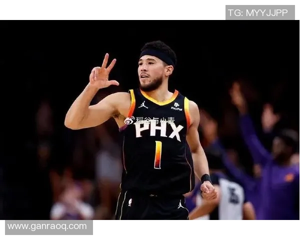 你们也缺真控卫!布克前三场送出17次助攻 出现18个失误 你们也缺真控卫!布克前三场送出17次助攻 出现18个失误