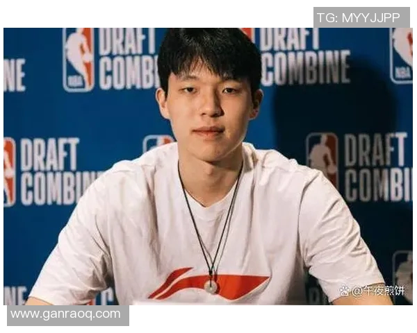 杨瀚两双登热搜第一！对抗明显提升 有球权能力真不差 拓媒怀念比帅